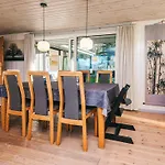 6 Person In Glesborg-by Traum